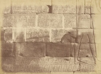 Detailaanzicht van hiëroglifische inscripties en sculpturen (Lijst van de verslagen naties), Karnak