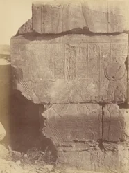 Close-up van hiërogliefen en sculpturen, Karnak