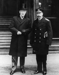 De koning poseert met president Wilson buiten Buckingham Palace, 31 december 1919