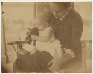 [Frances Crowell en kind met kitten]