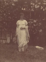 [Mevrouw Louis Kentin in Empire-jurk], 1880s