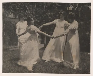 Susan Hannah Macdowell, een onbekend meisje, Elizabeth Macdowell en mogelijk Mary Macdowell in het Macdowell House