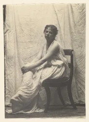 Weda Cook in klassiek kostuum in Eakins