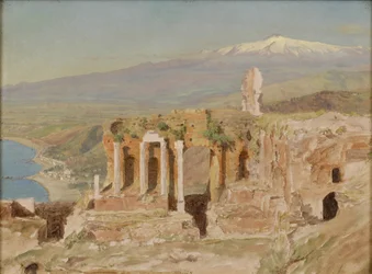 Uitzicht op de ruïnes van het Griekse theater in Taormina en de Etna, Sicilië