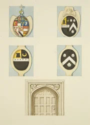 Wapenschilden en spandrillen boven de deur van Sexton