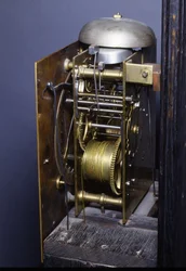 Detail van een Charles II Romeinse slagklok met maandgang