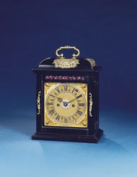 Queen Anne gemonteerde slagwerk bracket klok met trek kwartier herhaling, nr. 376, ca. 1705