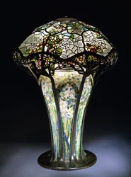 Een "Cobweb" loden glazen tafellamp door Tiffany Studios, c.1906