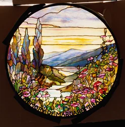 Raam met zonsondergang en bergen, Tiffany Studios, c.1900