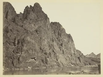 Rotswand tegenover Big Horn Camp, Zwarte Cañon, Colorado-rivier