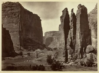 Cañon de Chelle, Muren van de Grand Cañon, ongeveer 1200 voet hoog