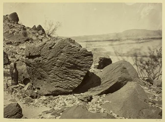 Rots uitgesneden door stuifzand, onder Fortificatierots, Arizona
