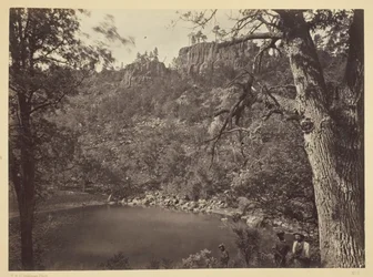 Uitzicht op Apache Lake, Sierra Blanca Range, Arizona