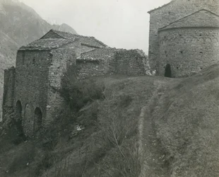 Abdij van San Pietro al Monte, Civate, Lombardije, Italië, foto door Ugo Monneret de Villard, circa 1910