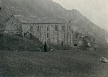 Abdij van San Pietro al Monte, Civate, Lombardije, Italië, foto door Ugo Monneret de Villard, circa 1910