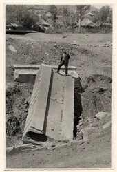 Fragment van stele, Axum, Ethiopië, foto door Ugo Monneret de Villard