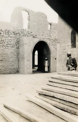 Interieur van oostelijke poort en toren, klooster van St Simeon, Aswan, Egypte, foto door Ugo Monneret de Villard