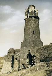 Minaret van al-Mashhad al-Bahari, bij Aswan, Egypte, foto door Ugo Monneret de Villard