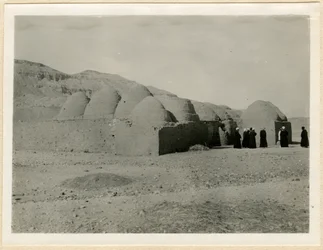 Klooster van de Heiligen Theodore en Acladio, Medinet Habu, Egypte, foto door Ugo Monneret de Villard