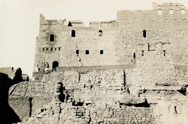 Klooster van St Simeon na de restauratie, Aswan, Egypte, foto door Ugo Monneret de Villard