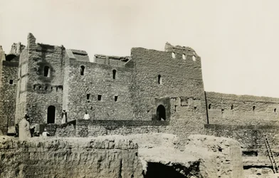 Klooster van St Simeon na de restauratie, Aswan, Egypte, foto door Ugo Monneret de Villard