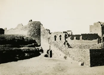 Klooster van St Simeon, gezien vanuit het zuidoosten, Aswan, Egypte, foto door Ugo Monneret de Villard