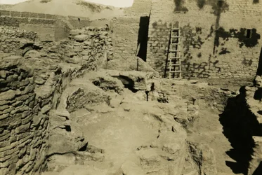 Uitzicht op commerciële ruimte in het klooster van St Simeon, Aswan, Egypte, foto door Ugo Monneret de Villard