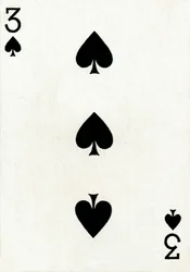 3 van schoppen uit een spel kaarten van Goodall & Son Ltd., ca. 1940
