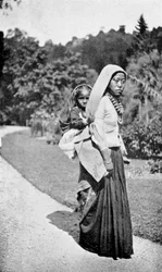 Een Nepalese vrouw met haar kind, ca. 1910