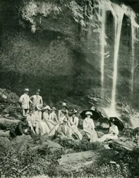 Een Picknickfeest bij Maracas Falls, Trinidad, met Sir A. Moloney en Gezelschap, 1902
