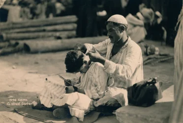 Een straatkapper, Caïro, Egypte, 1936