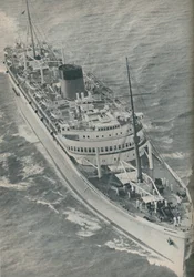 Een tweeschroef motorschip, de Stirling Castle gebouwd door Harland en Wolff, 1937