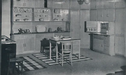 Een keuken ingericht en uitgerust door Heal & Son, Ltd. uit Londen, 1942