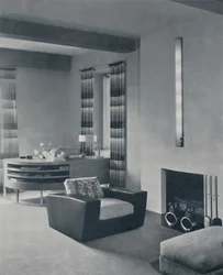 Een woonkamer in een appartement in New York, ontworpen door Frankl Galleries, Inc., 1935