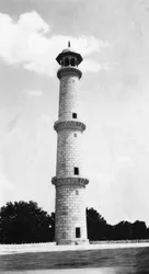 Een minaret bij de Taj Mahal, Agra, India, 1916-1917