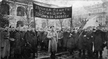 Een rouwceremonie voor slachtoffers van de Februarirevolutie, Rusland, 1917