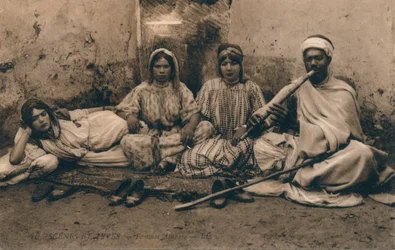 Een foto van traditionele Arabische mensen, ca. 1909
