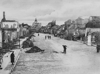 Een straat in Ortelsburg, Oost-Pruisen, Eerste Wereldoorlog, augustus 1915