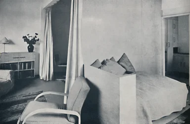 Een studio woonkamer in een van de Isokon Lawn Road Flats, Hampstead, Londen, 1936