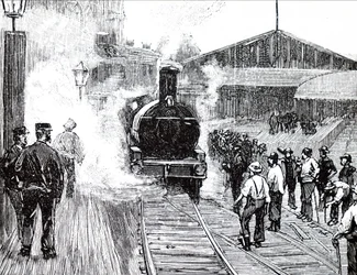Een trein die het station van Plymouth verlaat