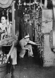Een ketelruimte van een oorlogsschip, Eerste Wereldoorlog, 1914-1918, c1920