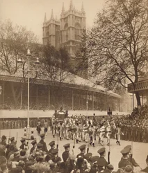 Bejubeld door duizenden in Westminster