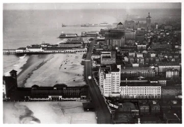 Luchtfoto van Atlantic City, New Jersey, VS, vanuit een Zeppelin, 1930-1933