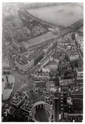 Luchtfoto van Trafalgar Square, Londen, vanuit een Zeppelin