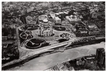 Luchtfoto van de Kathedraal van Christus de Verlosser, Moskou, USSR, vanuit een Zeppelin, 1930-1933