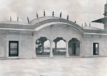 Agra. De Khas Mahal met uitzicht op de Taj, ca. 1910