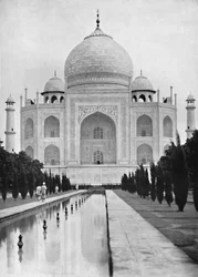 Agra. De Taj Mahal dichtbij, ca. 1910