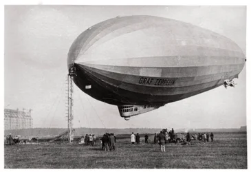 Luchtschip LZ127 Graf Zeppelin aangemeerd in Löwental, Duitsland, 1933