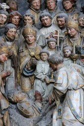 Amiens Vertaling van de relieken van Sint-Firmin. Opgraving van de overblijfselen van de martelaar. Detail van de geschiedenis van Sint-Firmin boven de liggende Adrien Henencourt. Kathedraal van Amiens, Amiens, Frankrijk