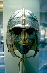 Angelsaksische helm en masker uit de schat van Sutton Hoo, 7e eeuw